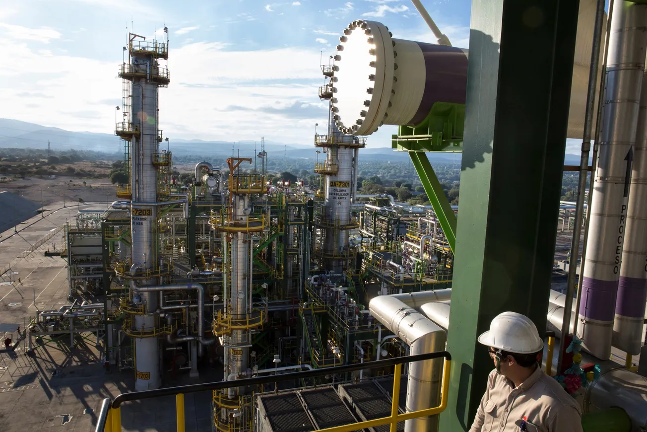 México evalúa opciones para absorber $40 mil millones de la deuda de Pemex