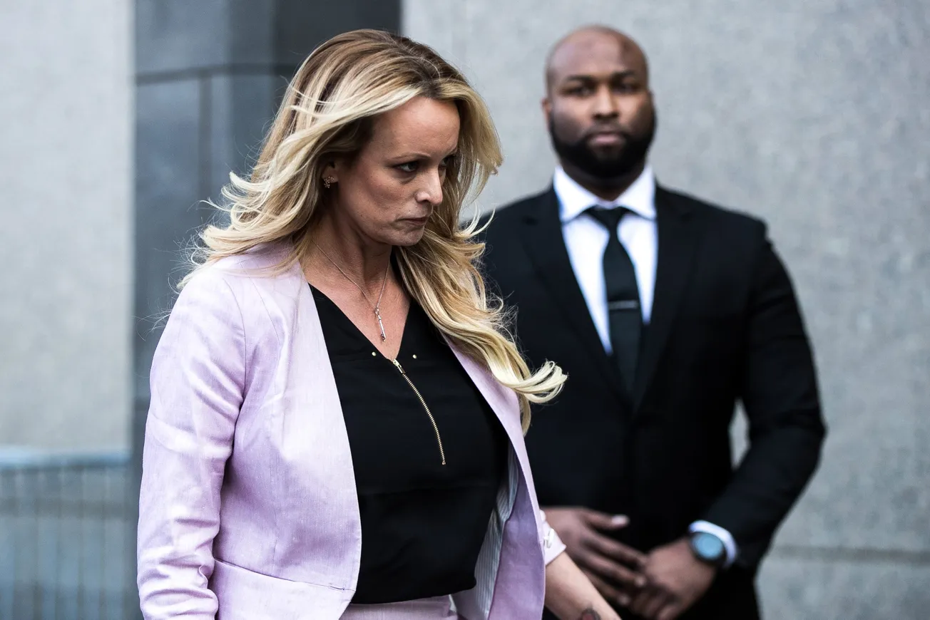 Publicaciones en Redes Sociales Difunden Imagen Alterada de Donald Trump y Stormy Daniels