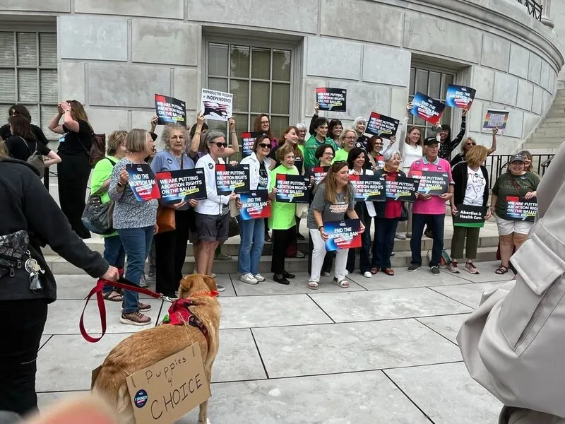 Masiva petición en Missouri para incluir el aborto en la boleta electoral de noviembre