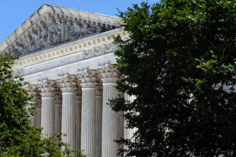 Corte Suprema obstaculiza el plan de Biden para el reembolso de los préstamos estudiantiles