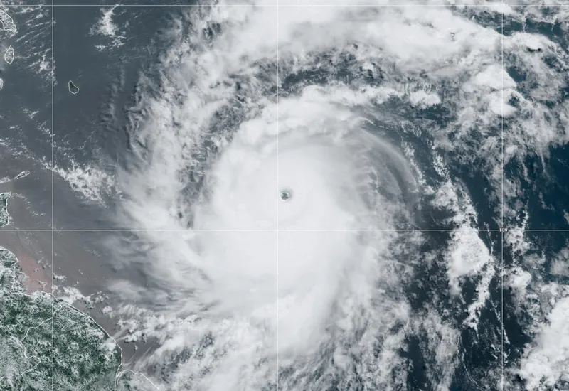 El huracán Beryl amenaza al Caribe tras convertirse en una tormenta de categoría 4