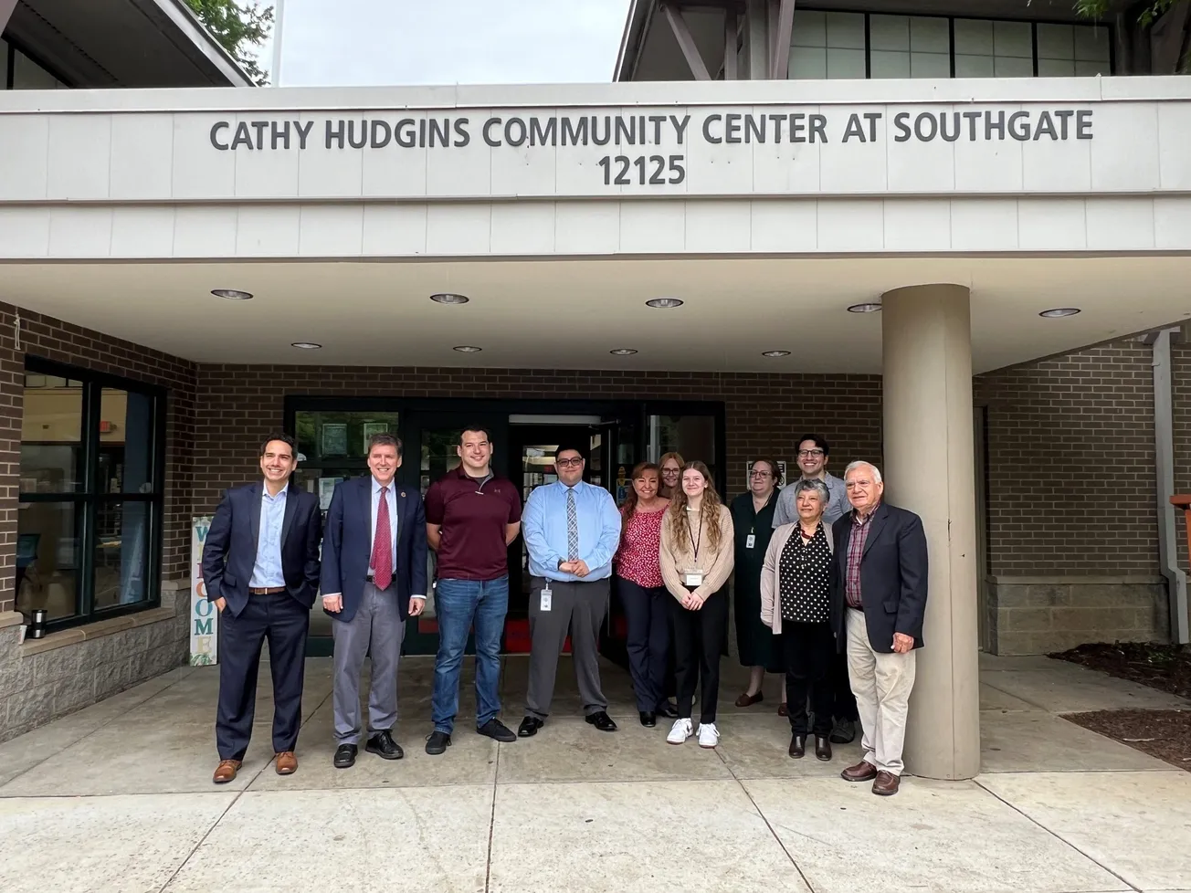 Grupo de funcionarios en la inauguración de la oficina satélite en Reston, Virginia, el mes pasado. / CORTESÍA CORTE DEL CIRC