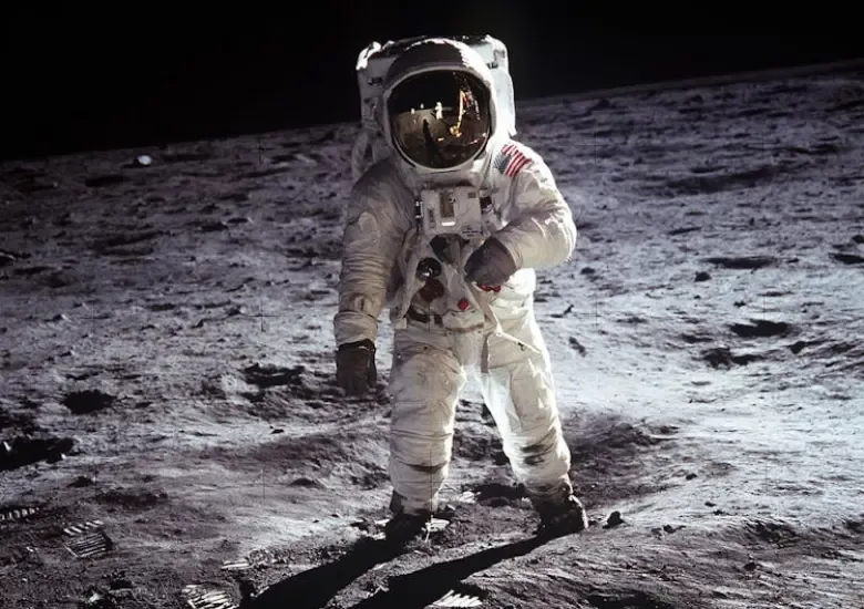 Científicos diseñan traje espacial que puede convertir la orina en agua potable