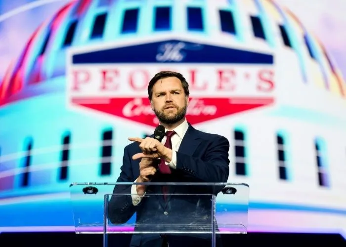Sí, J.D. Vance eliminó sus declaraciones contra el aborto en su sitio web