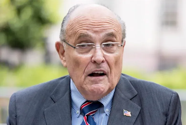 Rudy Giuliani pierde licencia como abogado por respaldar falsas afirmaciones de Trump sobre elecciones de 2020