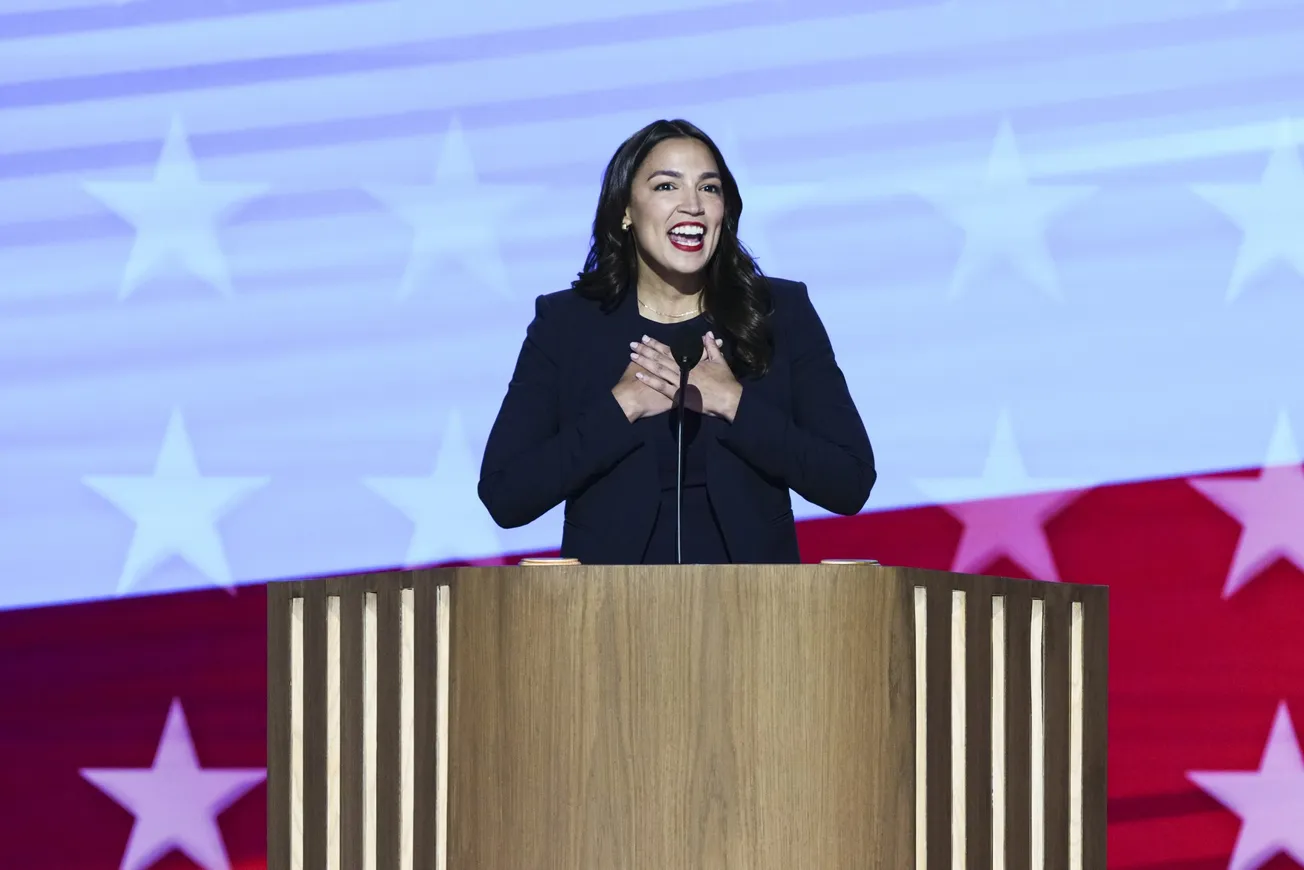 Líderes latinas intensifican críticas a Trump durante la Convención Nacional Demócrata