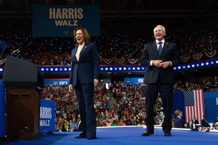 Harris Walz latinos