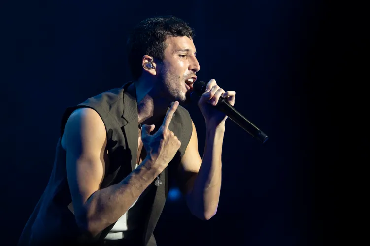 Broadway recibe a Sebastián Yatra en el icónico musical "Chicago"