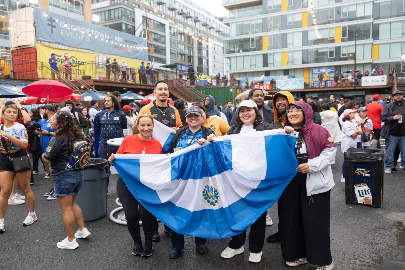 Orgullo Salvi DMV celebró la primera noche de la Herencia Salvadoreña en Nationals Park
