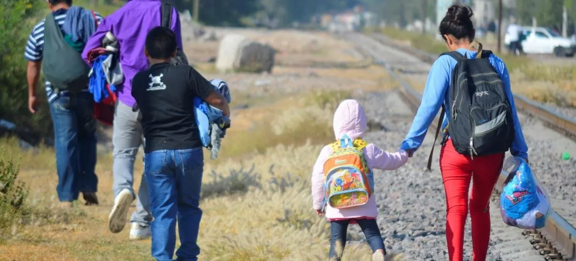 En temporada festiva, los indocumentados se preparan para lo peor