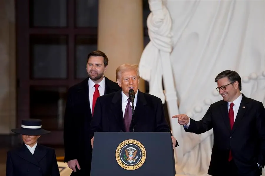 Trump dice que su política reconocerá únicamente los géneros femenino y masculino, pero organizaciones de salud y expertos afirman que dos géneros no reflejan la realidad biológica y social