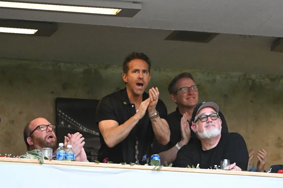 Ryan Reynolds, Rob McElhenney, Eva Longoria y Scott Galloway invierten $30 millones en el fútbol colombiano
