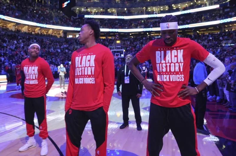 Fanáticos canadienses usan la cancha para protestar contra medidas de Trump