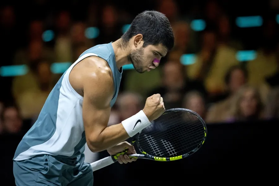 Alcaraz conquista Rotterdam y suma trofeo en nueva superficie