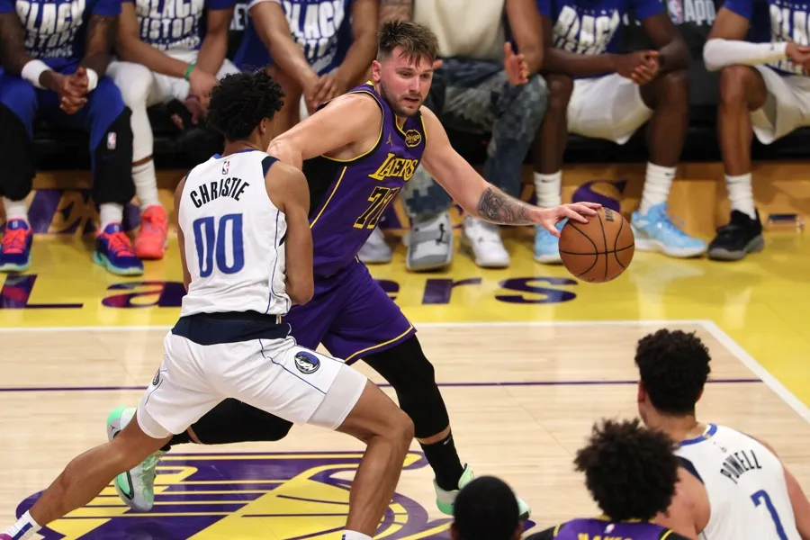 Luka Dončić rompe récords en ventas y supera a Curry y LeBron en 2024-25