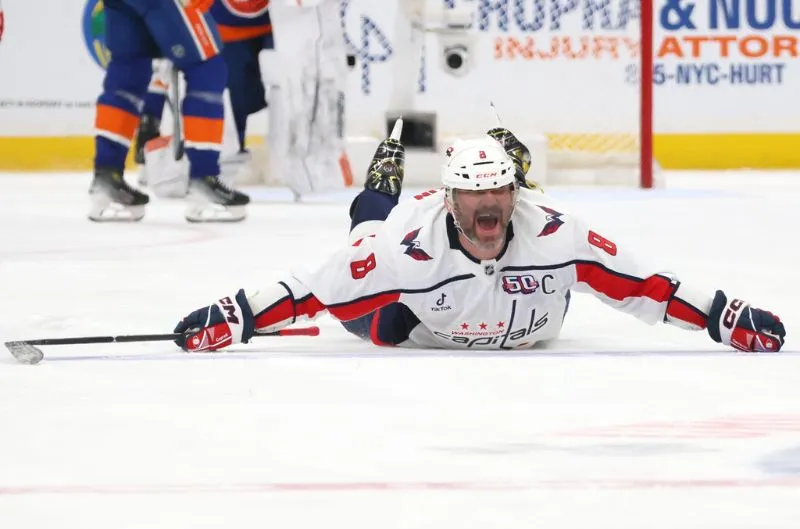 ¡895! Alex Ovechkin rompe el récord histórico de goles en la NHL